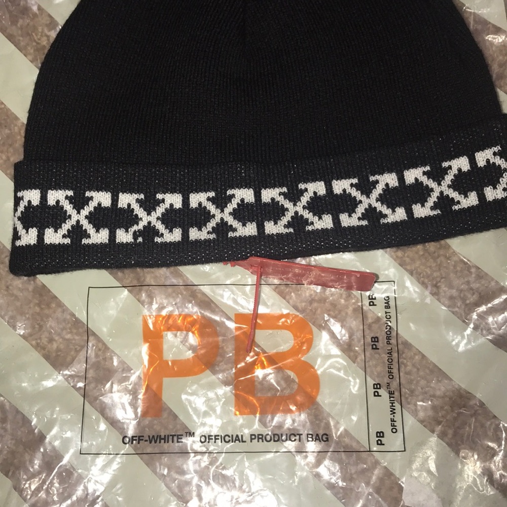 Offwhite arrow beanie